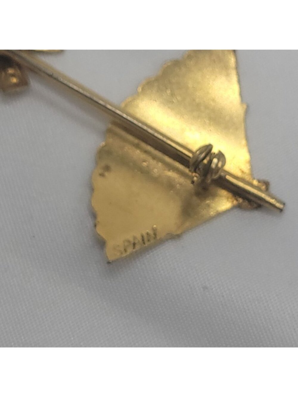 Vtg Gold-Tone Umbrella Parasol Brooch Pin Intricate Etching & Bow Signed Spain 2 - Picture 3 of 10